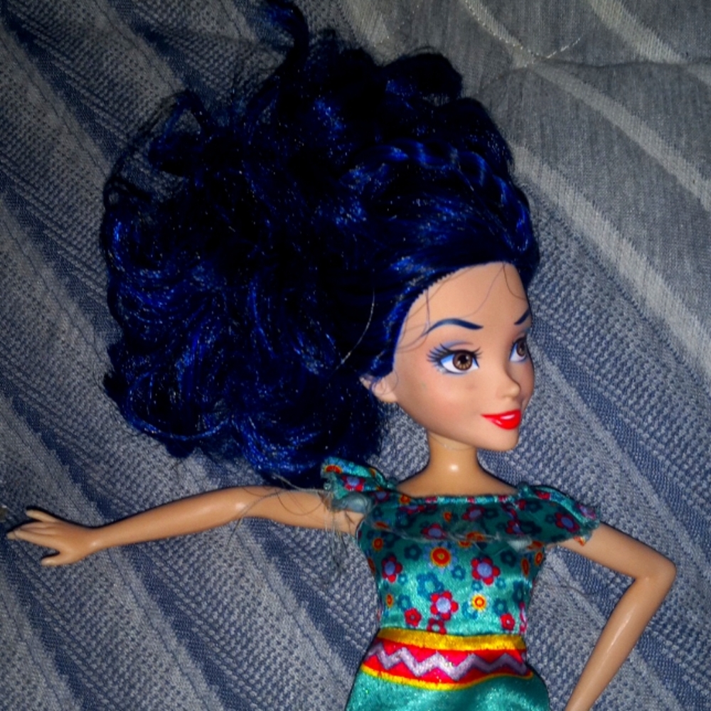 Disney Descendants Neon Lights Feature Evie Isle of the Lost - 11" Doll. - Picture 3 of 4